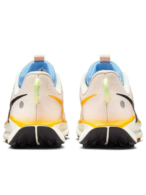 Кроссовки pegasus trail 5 'washed coral psychic blue university gold' Nike — изображение 4 из 4, золотистый/черный