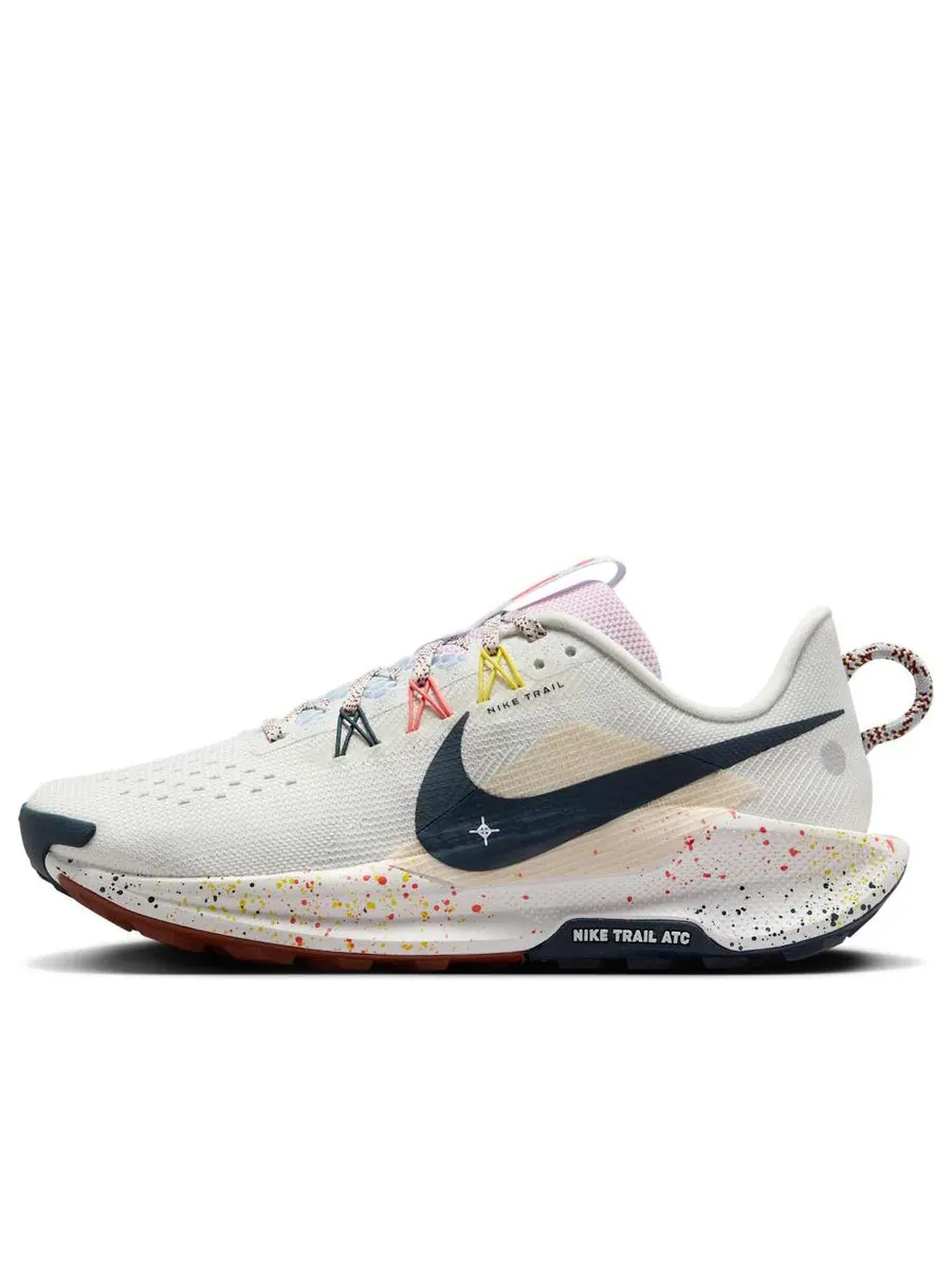 Кроссовки (WMNS) Nike React Pegasus Trail 5 'Summit White Football Grey Pink Foam Armory Navy' — изображение 1 из 6, бежевый