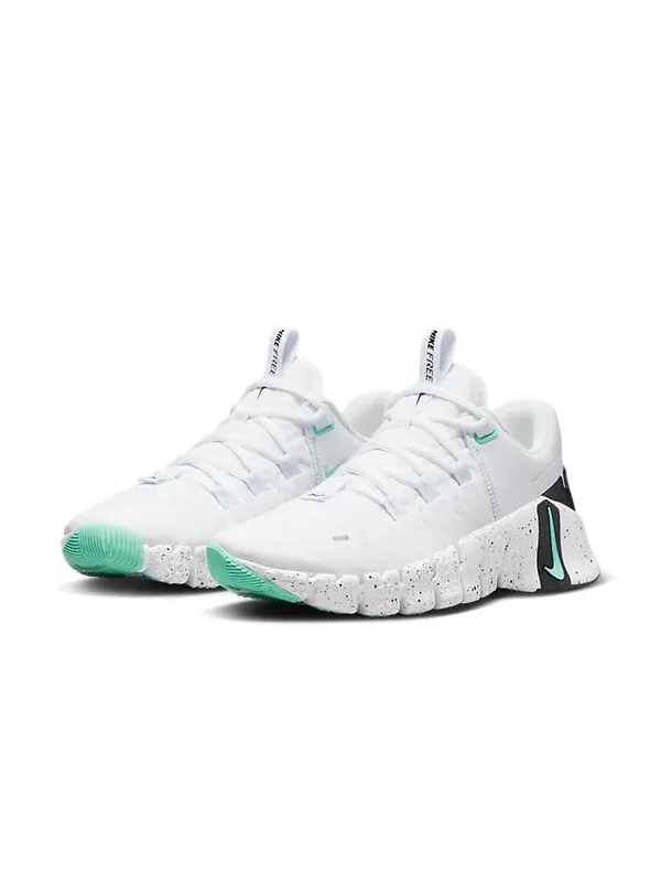 Кроссовки (WMNS) Nike Free Metcon 5 'White Emerald Rise Black' — изображение 2 из 4, белый/-черный