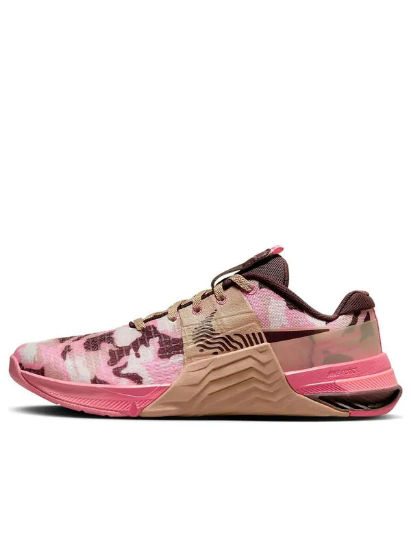 Кроссовки metcon 8 amp 'coral chalk camo' Nike — изображение 1 из 4, серый