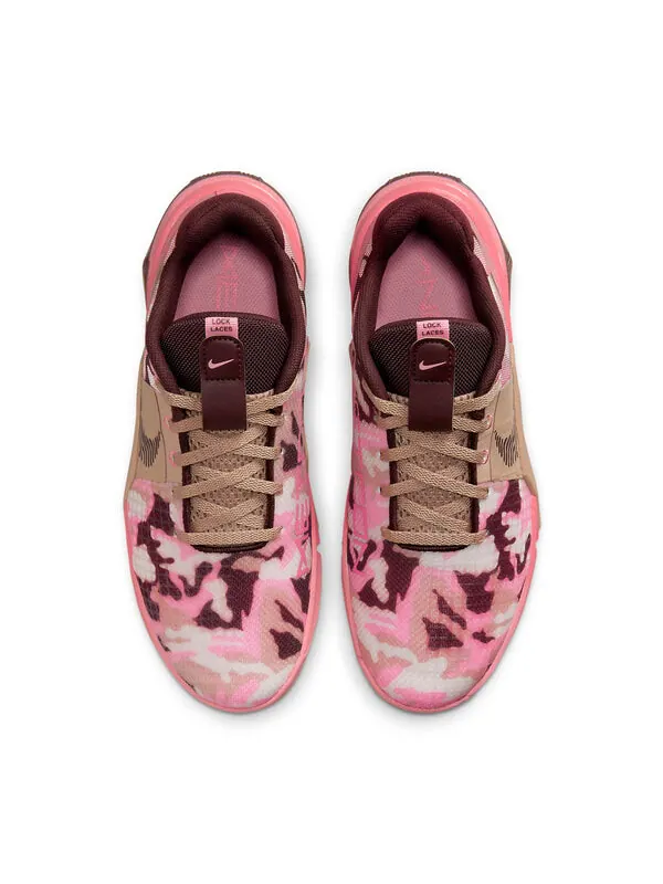Кроссовки metcon 8 amp 'coral chalk camo' Nike — изображение 4 из 4, серый