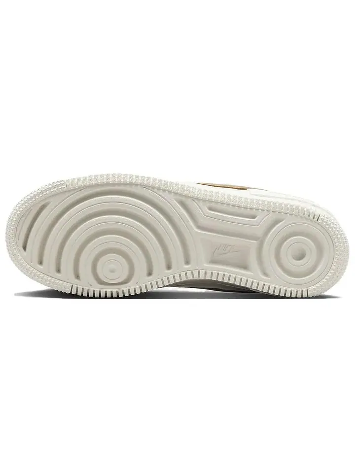 Кроссовки Nike Air Force 1 Skateboard Shoes Women's — изображение 6 из 6, золотистый
