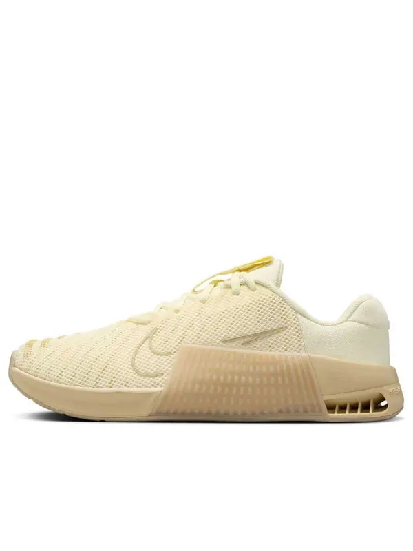 Кроссовки metcon 9 'alabaster desert khaki' Nike — изображение 1 из 4, хаки/золотистый