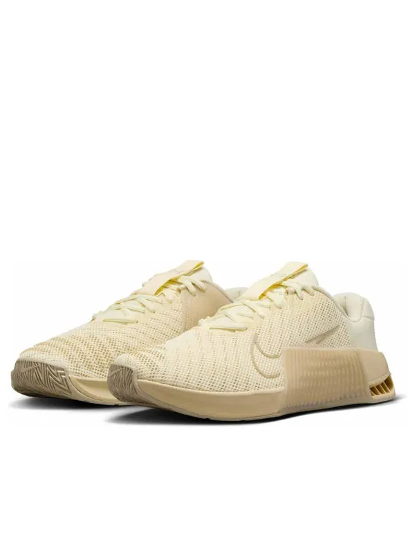 Кроссовки metcon 9 'alabaster desert khaki' Nike — изображение 3 из 4, хаки/золотистый