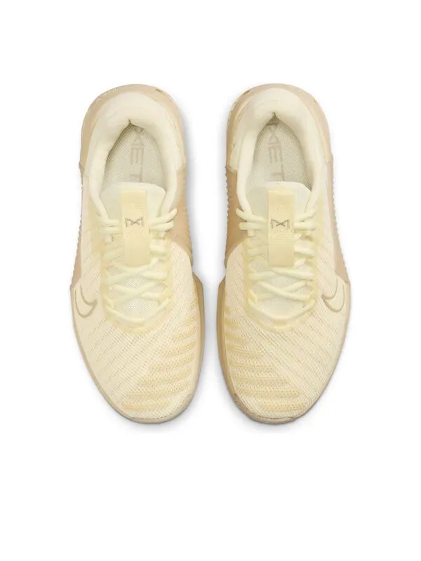 Кроссовки metcon 9 'alabaster desert khaki' Nike — изображение 4 из 4, хаки/золотистый