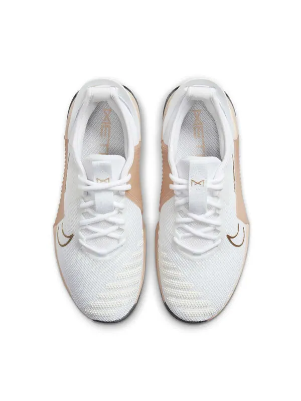 Кроссовки metcon 9 easyon 'white metallic gold sanddrift' Nike — изображение 4 из 4