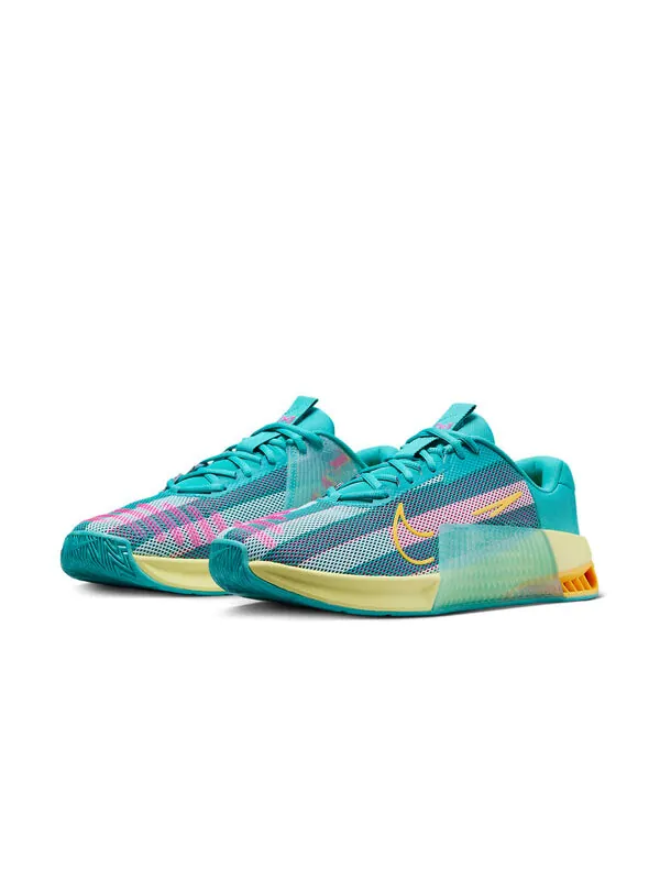 Кроссовки metcon 9 amp 'dusty cactus' Nike — изображение 3 из 4, розовый/синий