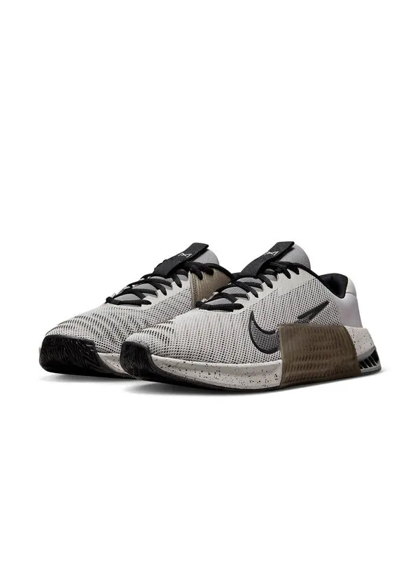 Кроссовки metcon 9 'light iron ore' Nike — изображение 3 из 4, светлый/черный