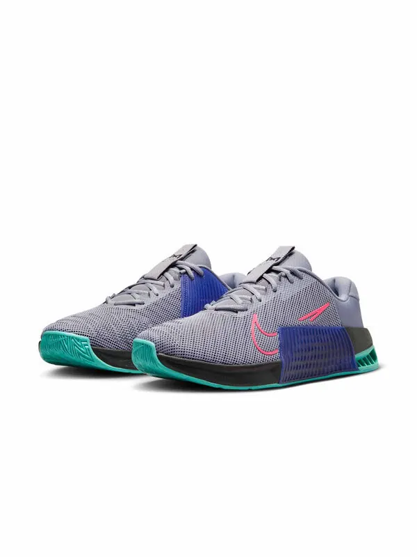 Кроссовки metcon 9 'cement grey concord hot punch' Nike — изображение 3 из 4, серый/черный