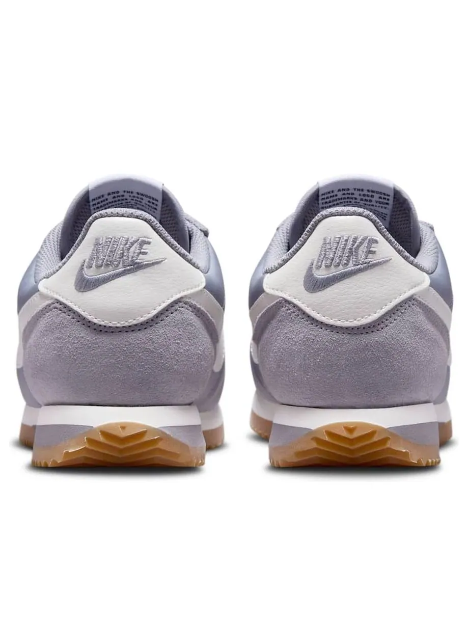 Кроссовки (WMNS) Nike Cortez Textile 'Cement Grey Gum Light Brown Safety Orange Sail' — изображение 5 из 6, серый