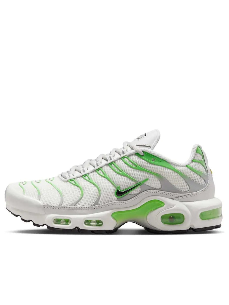 Кроссовки (WMNS) Nike Air Max Plus 'Green Strike' — изображение 1 из 6, серый