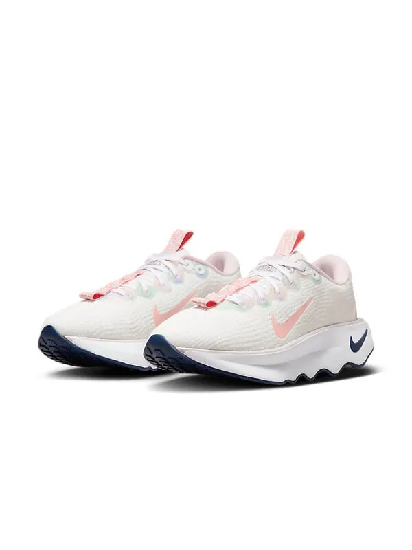 Кроссовки (WMNS) Nike Motiva PRM 'White Pearl Pink' — изображение 2 из 4, белый/белый-розовый