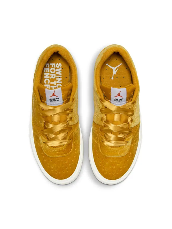 Кроссовки серия 01 золотой бархат Air Jordan — изображение 4 из 4, золотистый/белый
