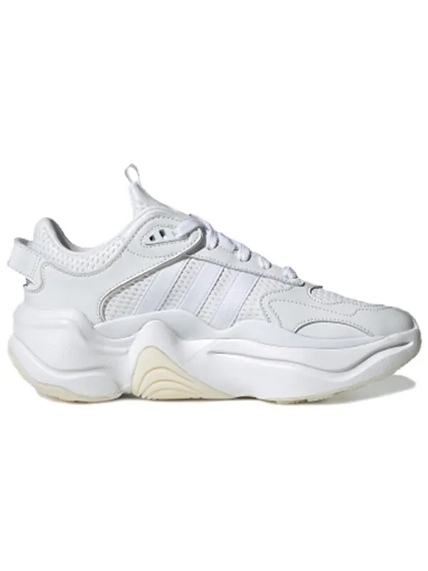 Массивные кроссовки magmur runner Adidas — изображение 2 из 4, белый