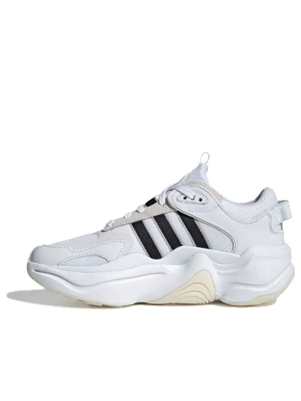 Массивные кроссовки magmur runner Adidas — изображение 1 из 4, белый