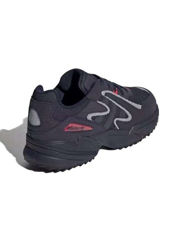 Кроссовки yung 96 chasm trail Adidas — изображение 2 из 4, черный
