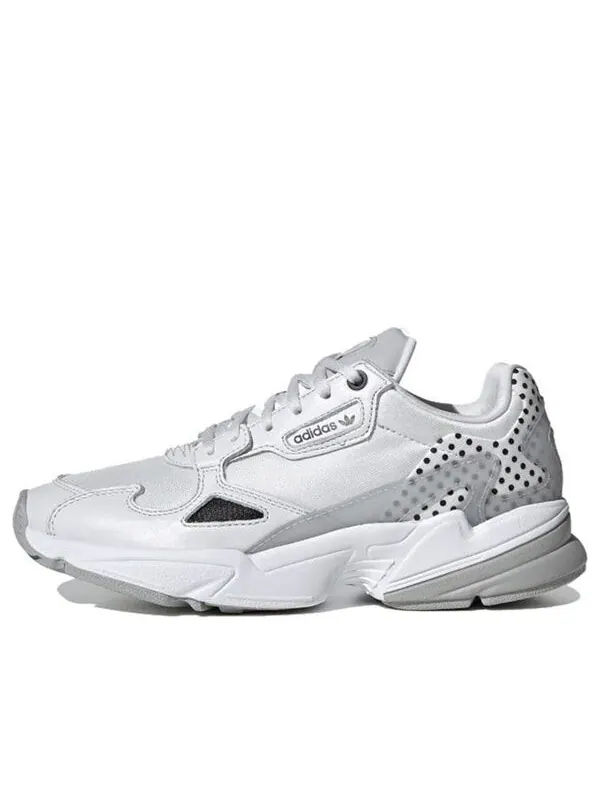 Кроссовки сокол Adidas — изображение 1 из 4, белый