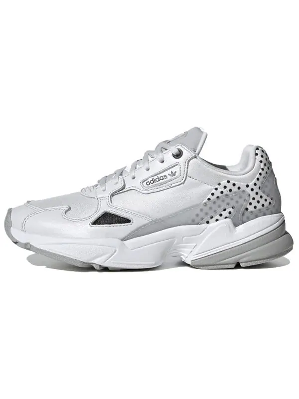 Кроссовки сокол Adidas — изображение 2 из 4, белый