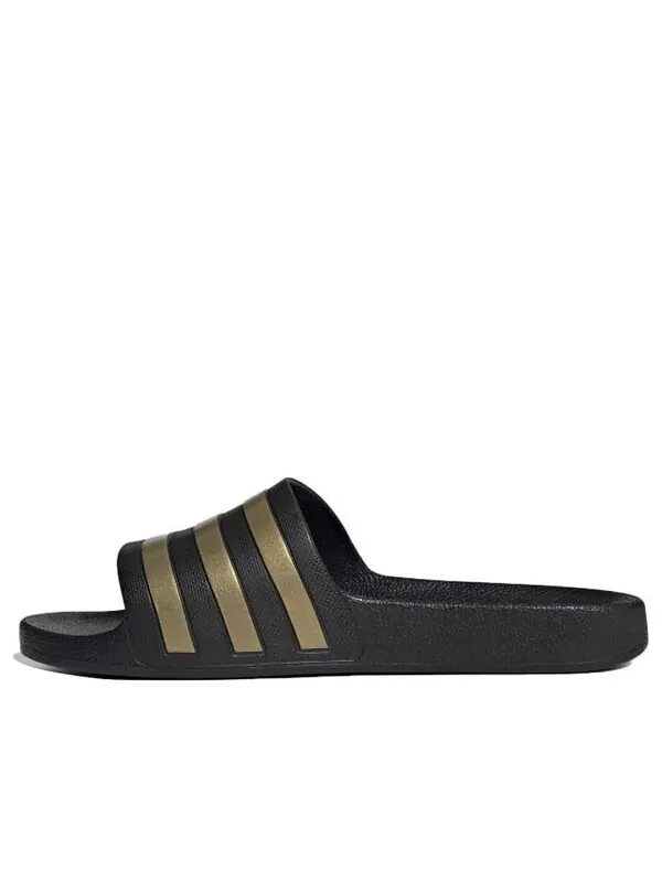 Тапочки adilette aqua slides 'black gold metallic' Adidas — изображение 1 из 4, черный/золотистый
