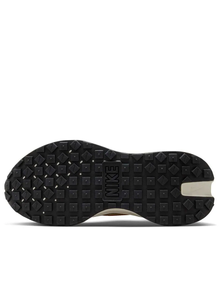 Кроссовки (WMNS) Nike Phoenix Waffle 'Team Gold Coconut Milk' — изображение 6 из 6, бежевый