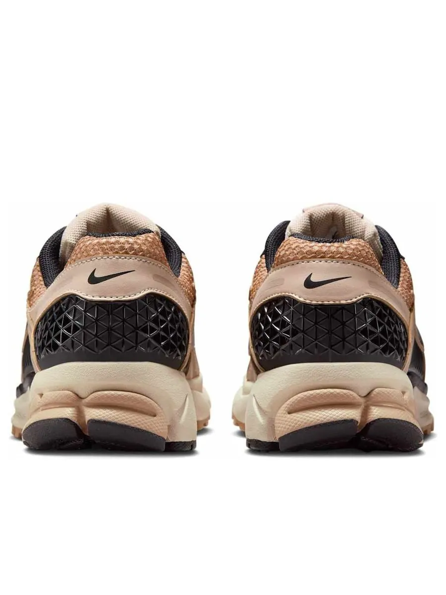 Кроссовки (WMNS) Nike Air Zoom Vomero 5 'Sanddrift' — изображение 4 из 5, бежевый