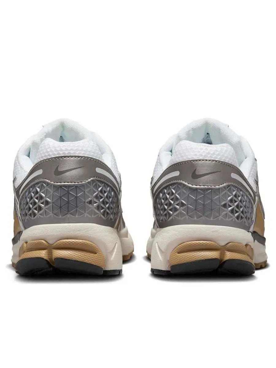 Кроссовки Nike Air Zoom Vomero 5 'Metallic Pewter' — изображение 5 из 6, серебряный
