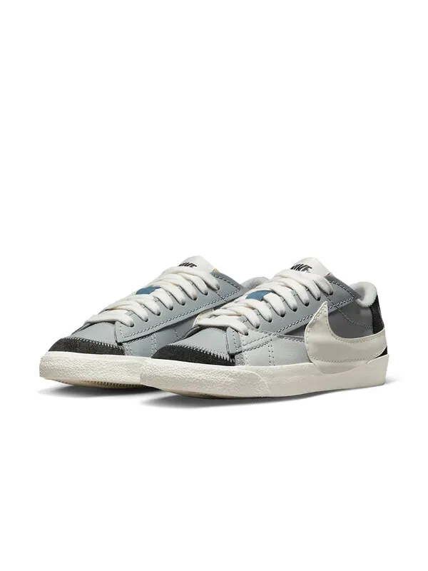 Кроссовки blazer low '77 jumbo se 'light smoke grey noise aqua' Nike — изображение 2 из 4, серый/---голубой