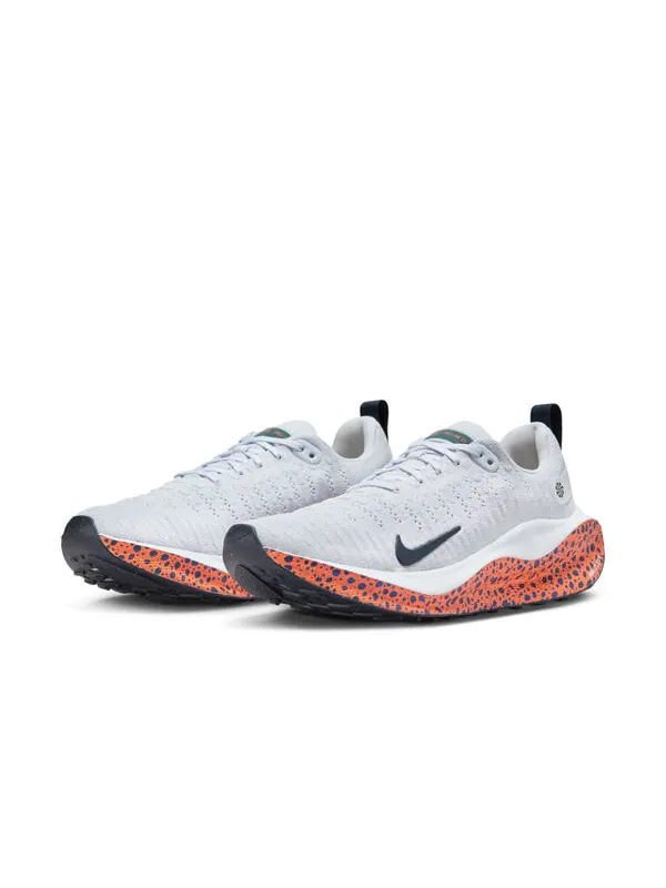 Кроссовки Infinity Run 4 Electric Pack Nike — изображение 2 из 4, белый/оранжевый/черный