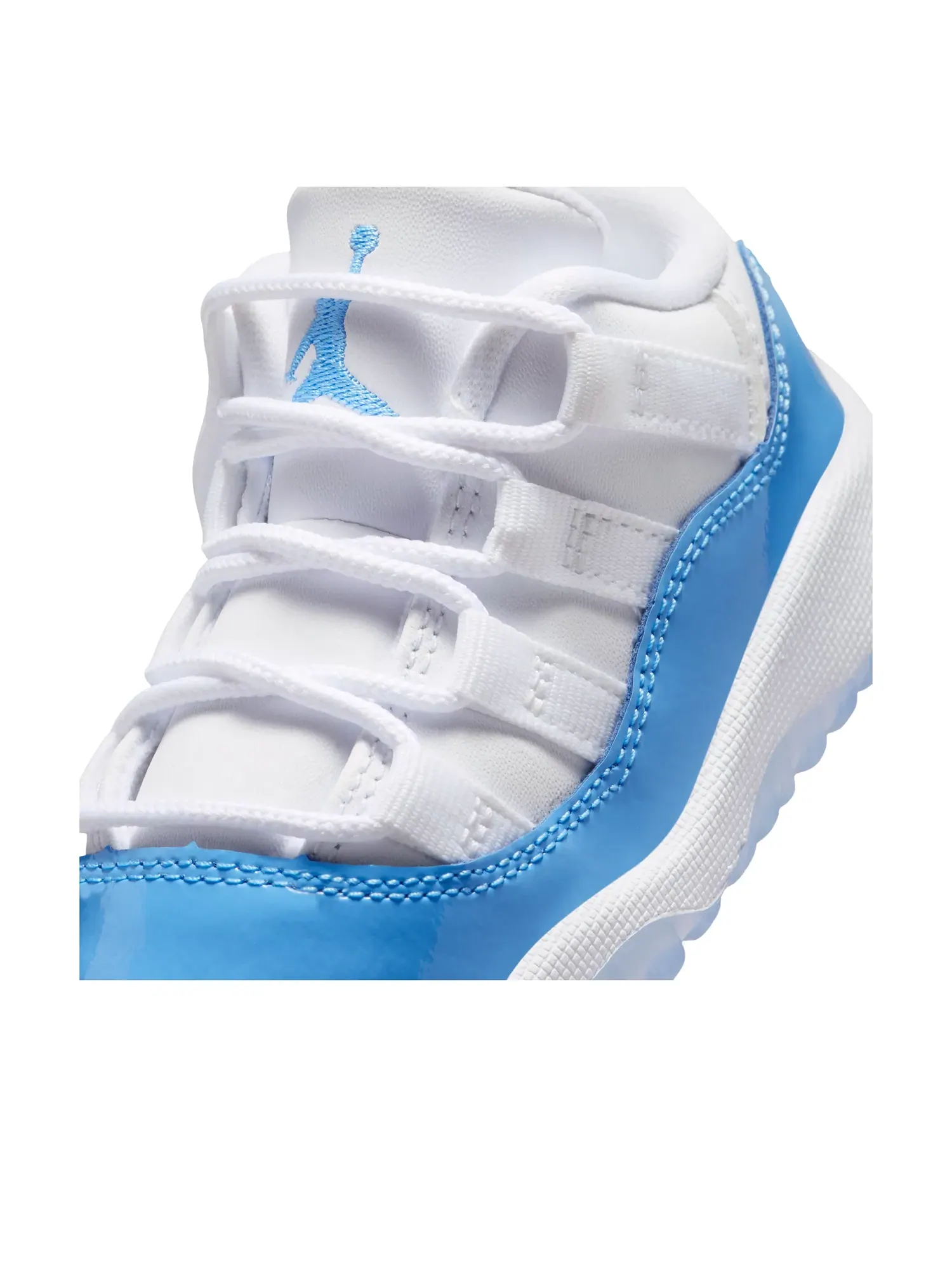 Кроссовки Air Jordan 11 Low Retro 'University Blue' FV5120-100 — изображение 5 из 6, белый