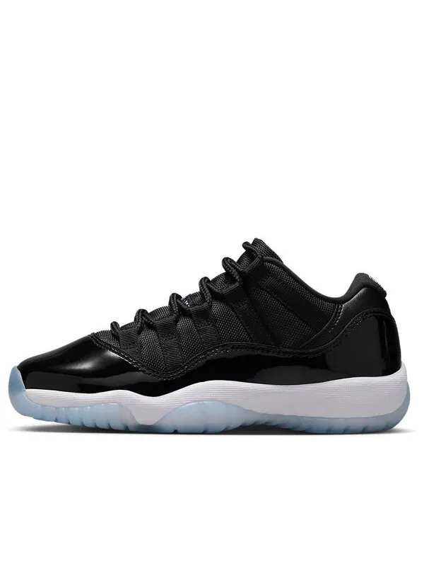 Кроссовки 11 низкие Air Jordan — изображение 1 из 4, черный//белый