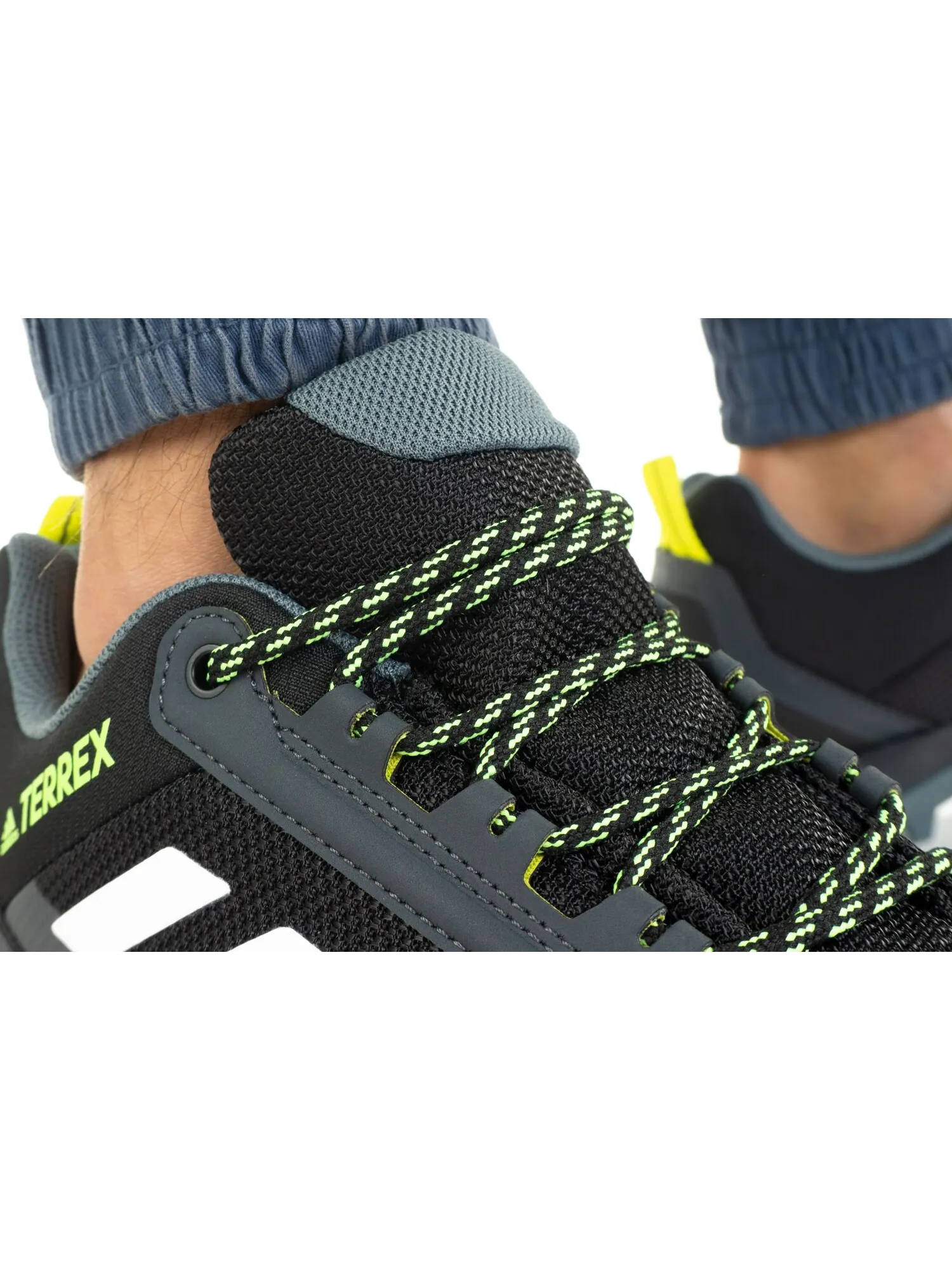 Кроссовки Adidas Terrex AX3 GTX для активного отдыха — изображение 3 из 8