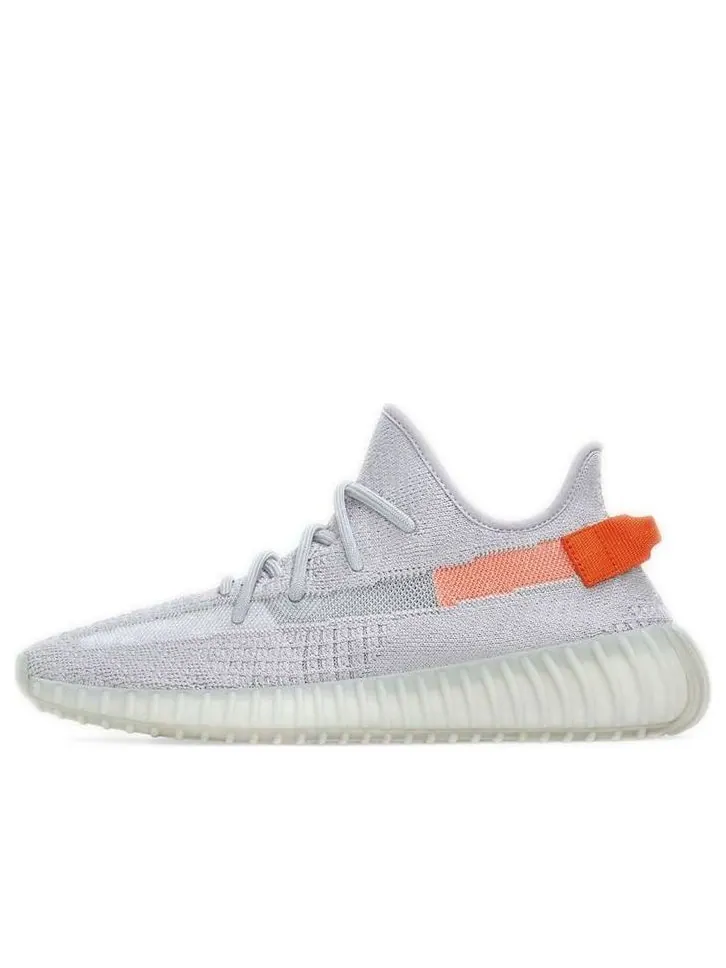 Кроссовки adidas Yeezy Boost 350 V2 'Tail Light' — изображение 1 из 4, серый