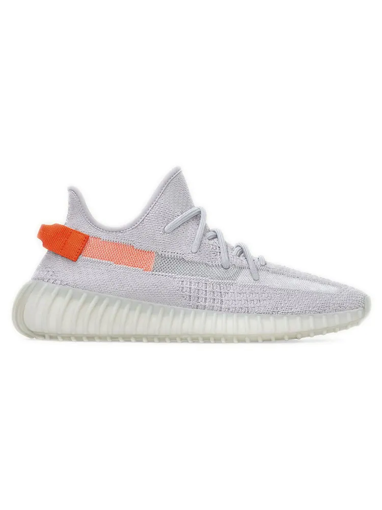 Кроссовки adidas Yeezy Boost 350 V2 'Tail Light' — изображение 2 из 4, серый