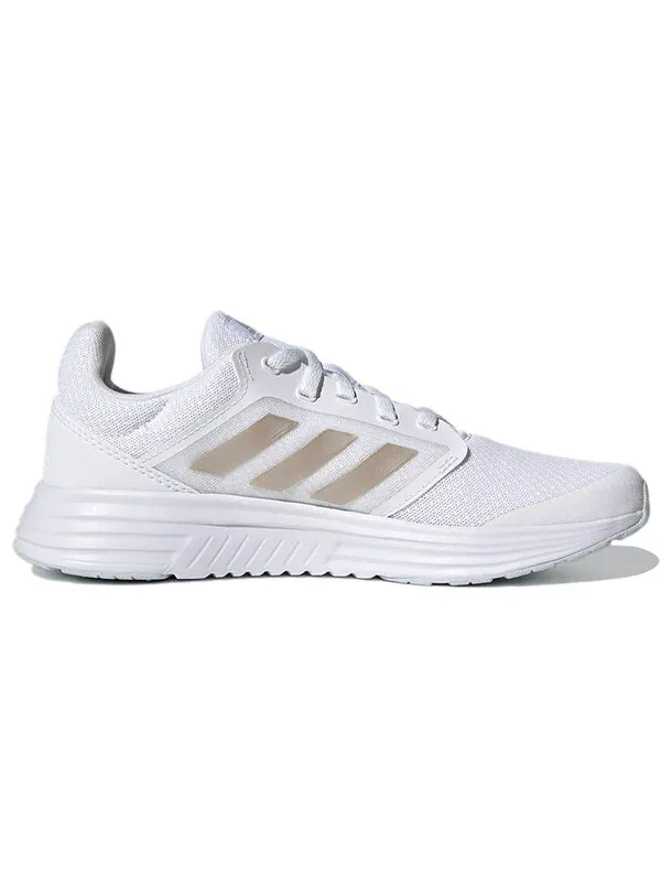 Кроссовки (WMNS) Adidas Galaxy 5 'White Champagne Metallic' — изображение 2 из 4, белый/золотистый