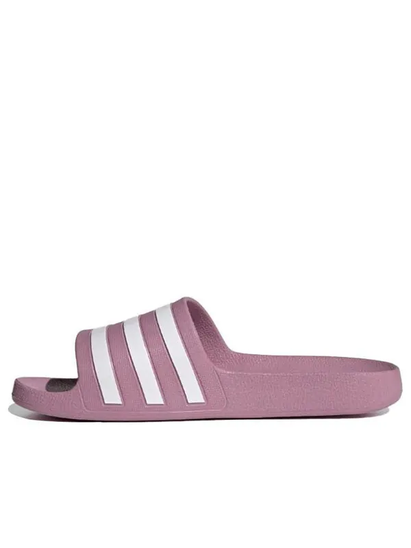 Тапочки adilette aqua slide 'cherry metallic white' Adidas — изображение 1 из 4, фиолетовый/белый