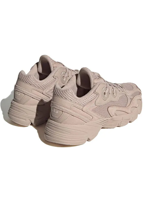 Кроссовки в движении Adidas — изображение 4 из 4, коричневый