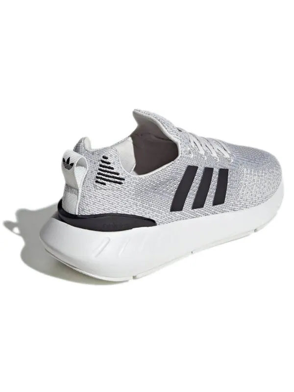 Кроссовки Swift Run 22 Adidas — изображение 4 из 4, серый/белый