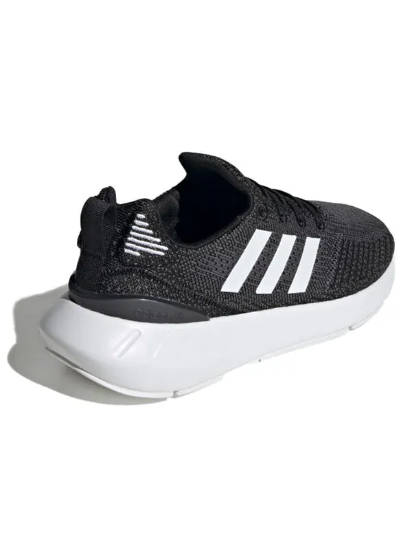 Кроссовки Swift Run 22 Adidas — изображение 4 из 4, черный/белый