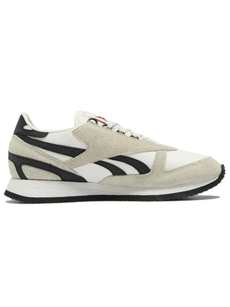 Кроссовки Reebok Victory Classic 'White Chalk Black' — изображение 2 из 5, бежевый