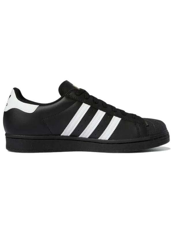 Реклама кроссовок superstar Adidas — изображение 2 из 4, черный/белый