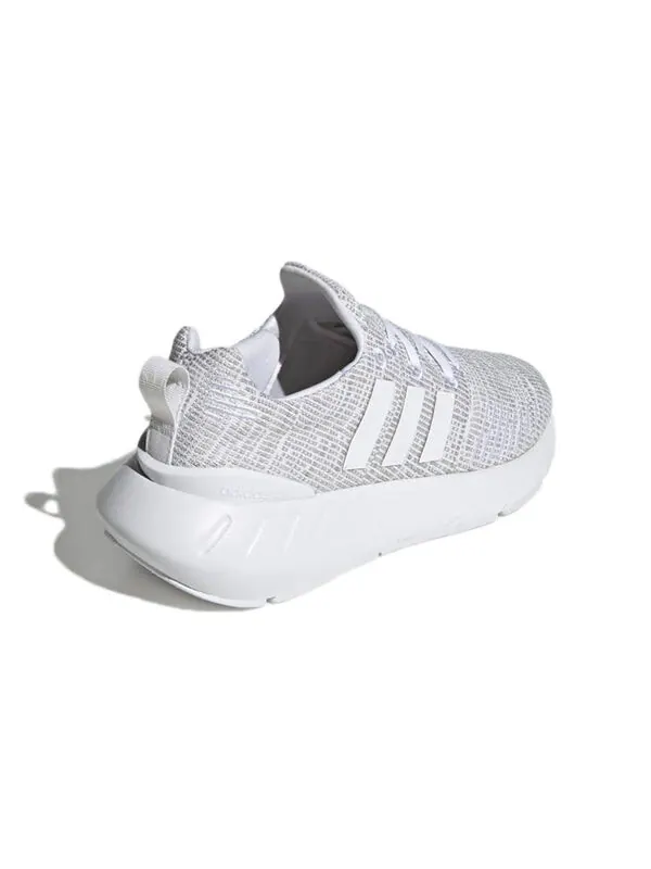 Кроссовки Swift Run 22 Adidas — изображение 4 из 4, белый/серый/черный