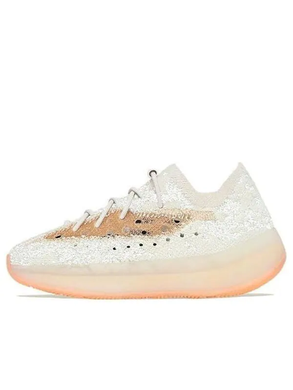Кроссовки помогают 380 детям Adidas Yeezy — изображение 1 из 4, белый