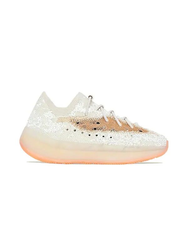 Кроссовки помогают 380 детям Adidas Yeezy — изображение 2 из 4, белый