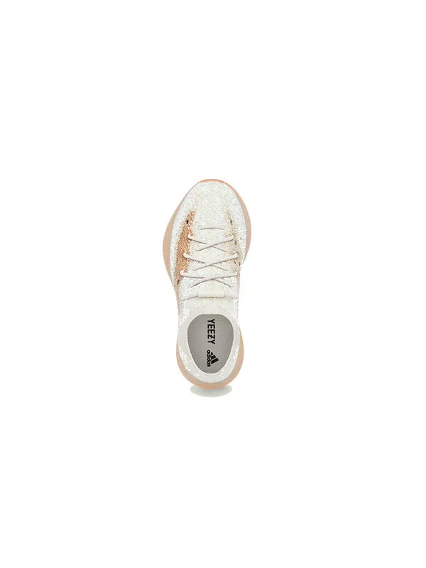 Кроссовки помогают 380 детям Adidas Yeezy — изображение 3 из 4, белый