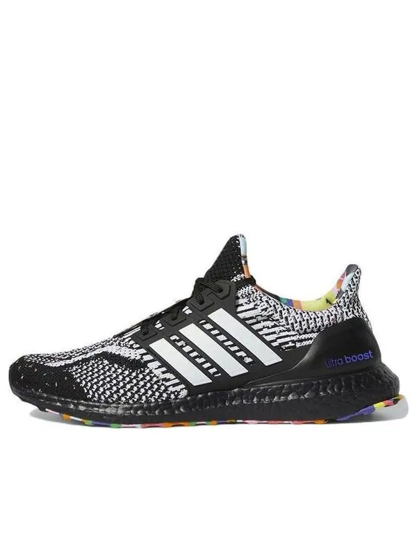 Кроссовки ultraboost 5.0 dna shoes x kris andrew small Adidas — изображение 1 из 4, черный/белый
