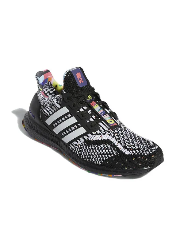 Кроссовки ultraboost 5.0 dna shoes x kris andrew small Adidas — изображение 3 из 4, черный/белый