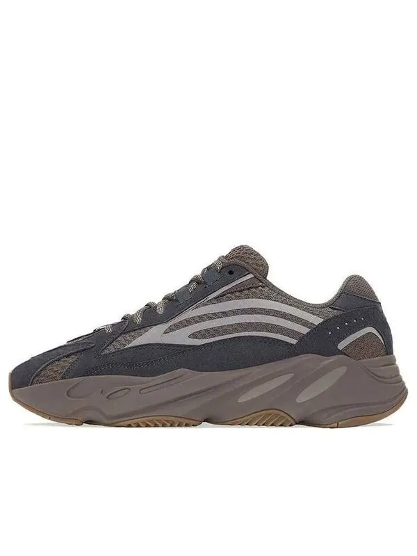 Кроссовки Boost 700 v2 Adidas Yeezy — изображение 1 из 4, сирень