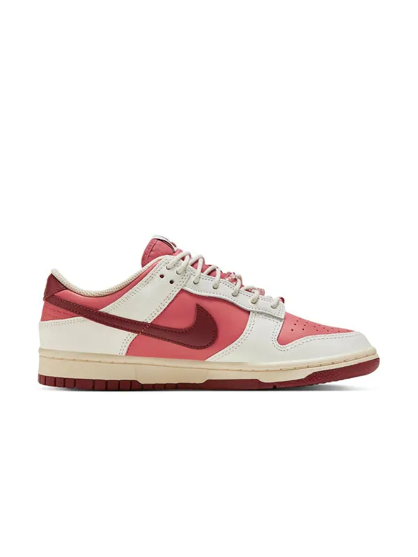 Кроссовки (WMNS) Nike Dunk Low 'Valentine's Day 2024 Alternate' — изображение 2 из 4, красный/розовый