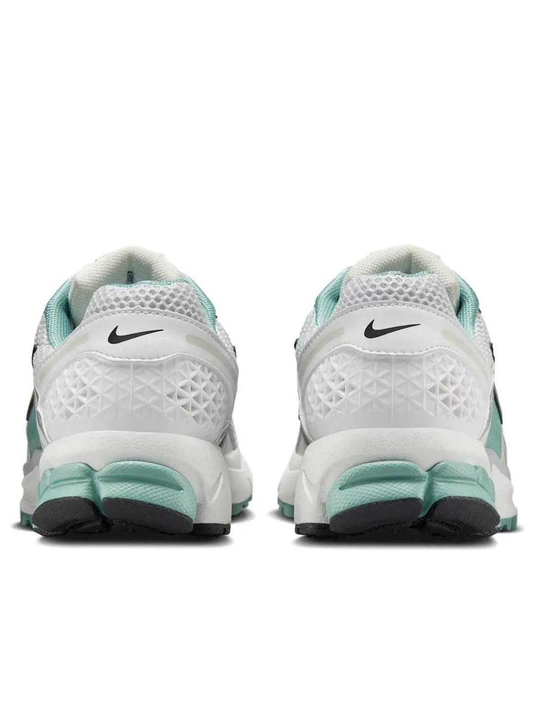 Кроссовки (WMNS) Nike Air Zoom Vomero 5 'White Cannon Wolf Grey Silver' — изображение 3 из 6, серый