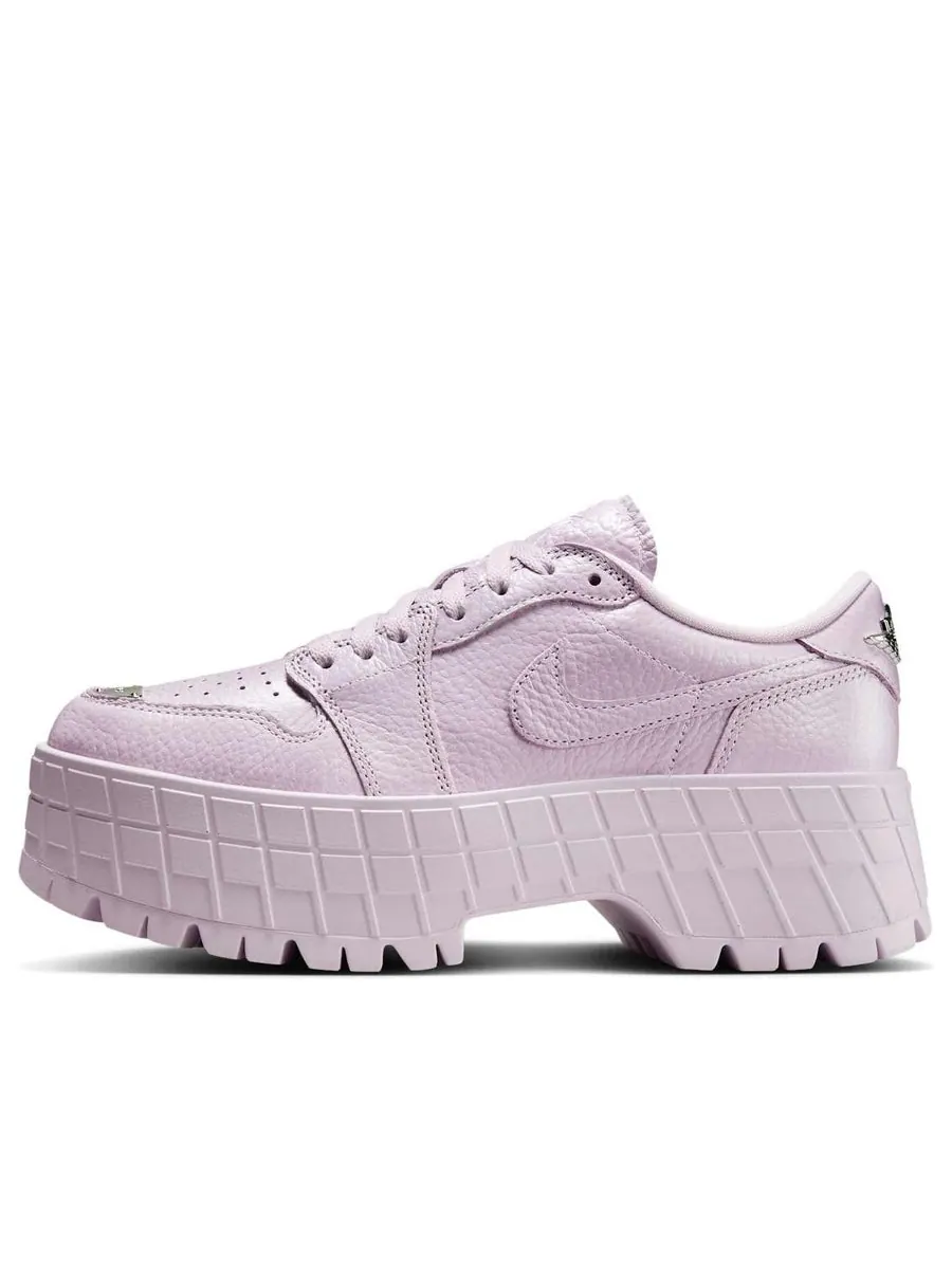 Кроссовки (WMNS) Air Jordan 1 Brooklyn Low 'Doll Metallic Silver' — изображение 1 из 6, фиолетовый